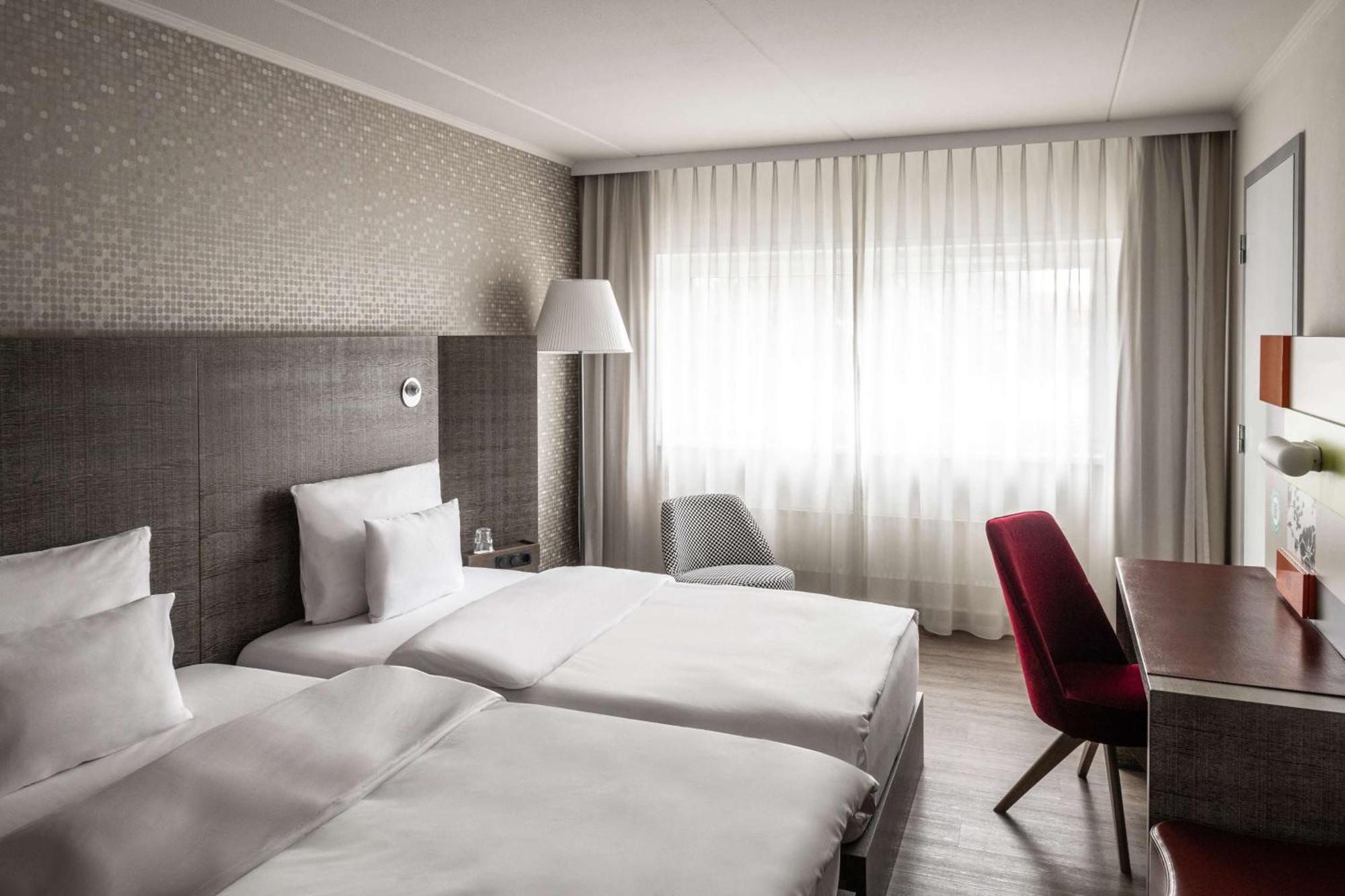 Pentahotel Hotel 4*